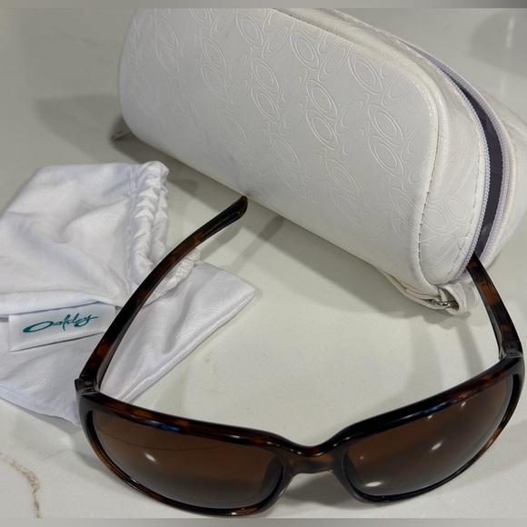 Oakley Accessories - Oakley Polarized Women's Dispute Tortoiseshell Sunglasses with Original Case